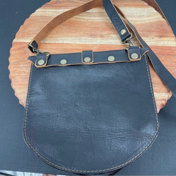 AWAX Handcrafted Leather crossbody bag black - Picture 2 of 5